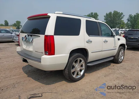 2010 Cadillac Escalade Luxury z USA, uszkodzony, nr VIN 1GYUKBEF1AR244378